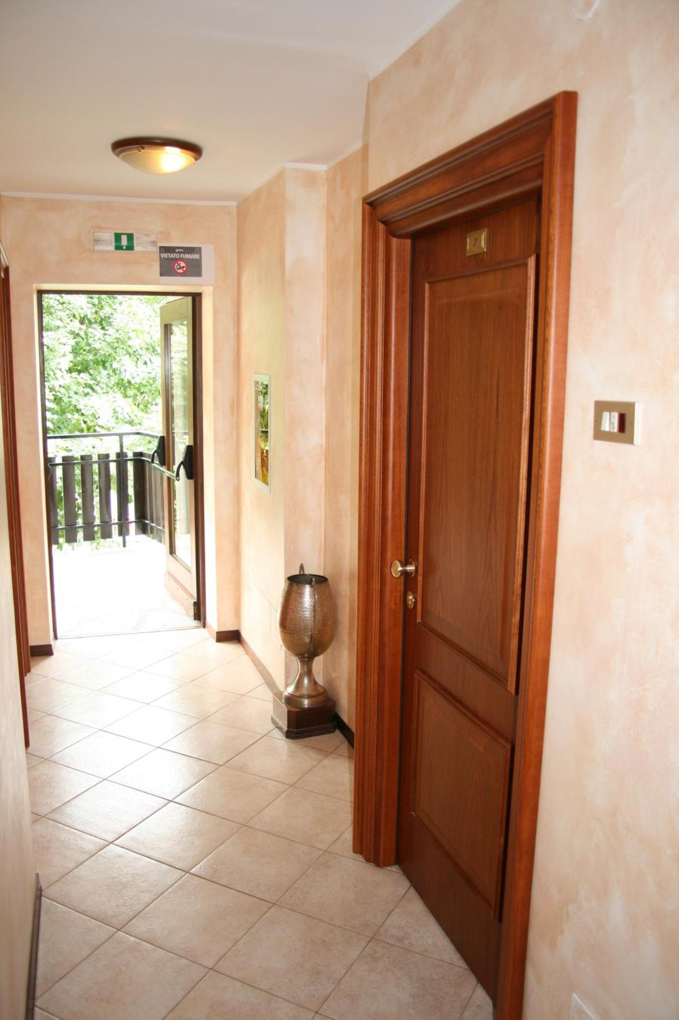 Hotel Al Caminetto ヴァルトゥルナンシュ エクステリア 写真
