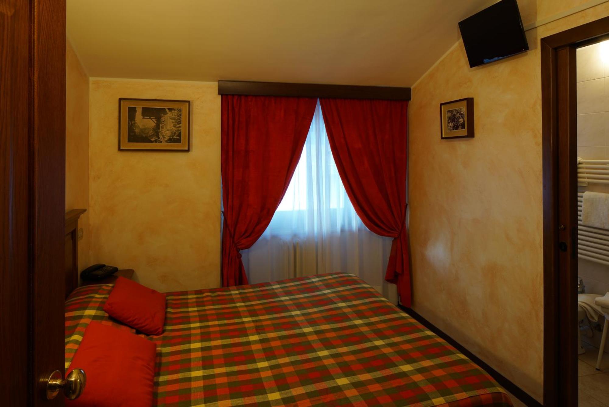 Hotel Al Caminetto ヴァルトゥルナンシュ エクステリア 写真