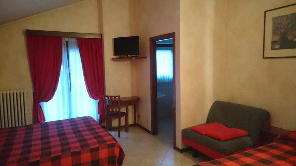 Hotel Al Caminetto ヴァルトゥルナンシュ エクステリア 写真