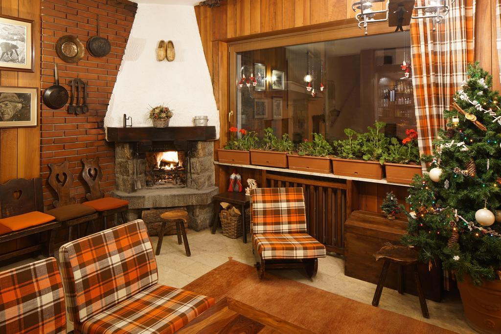 Hotel Al Caminetto ヴァルトゥルナンシュ エクステリア 写真