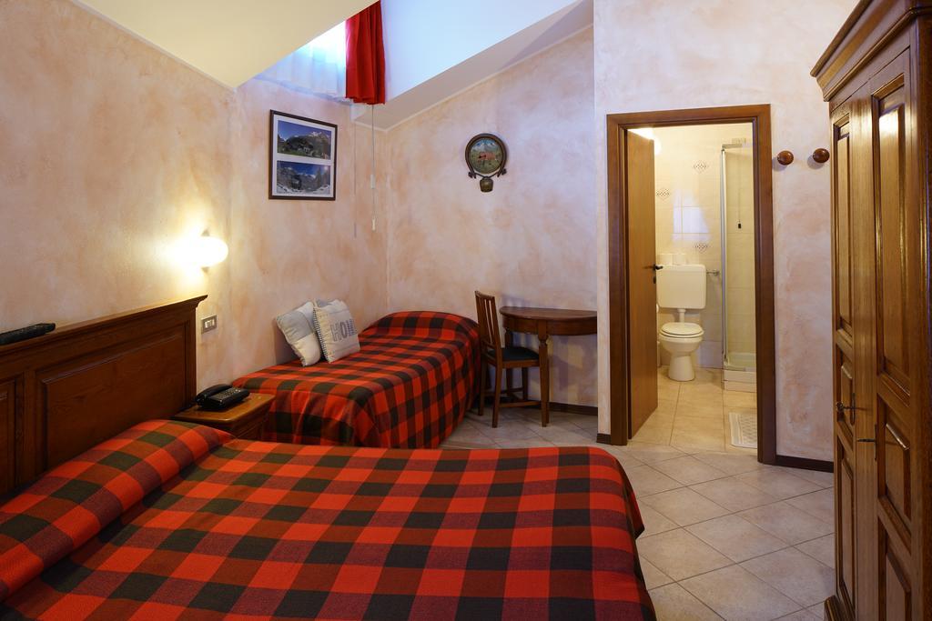Hotel Al Caminetto ヴァルトゥルナンシュ エクステリア 写真