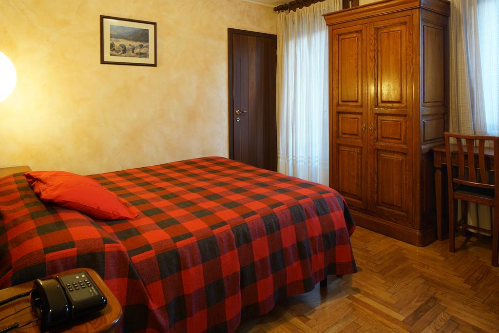 Hotel Al Caminetto ヴァルトゥルナンシュ エクステリア 写真