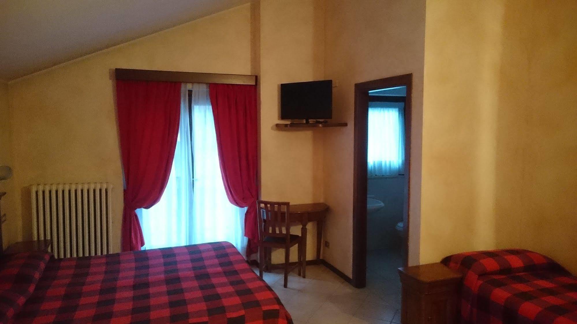 Hotel Al Caminetto ヴァルトゥルナンシュ エクステリア 写真