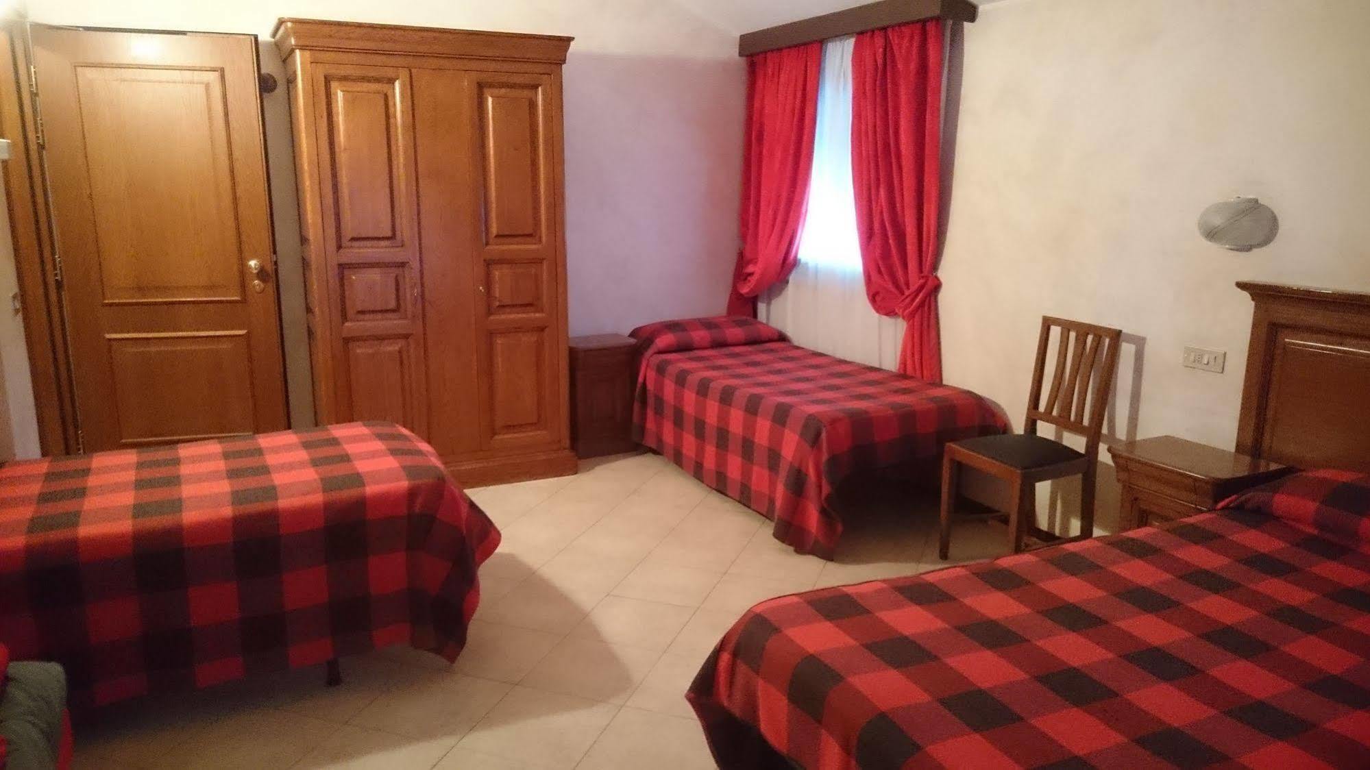 Hotel Al Caminetto ヴァルトゥルナンシュ エクステリア 写真