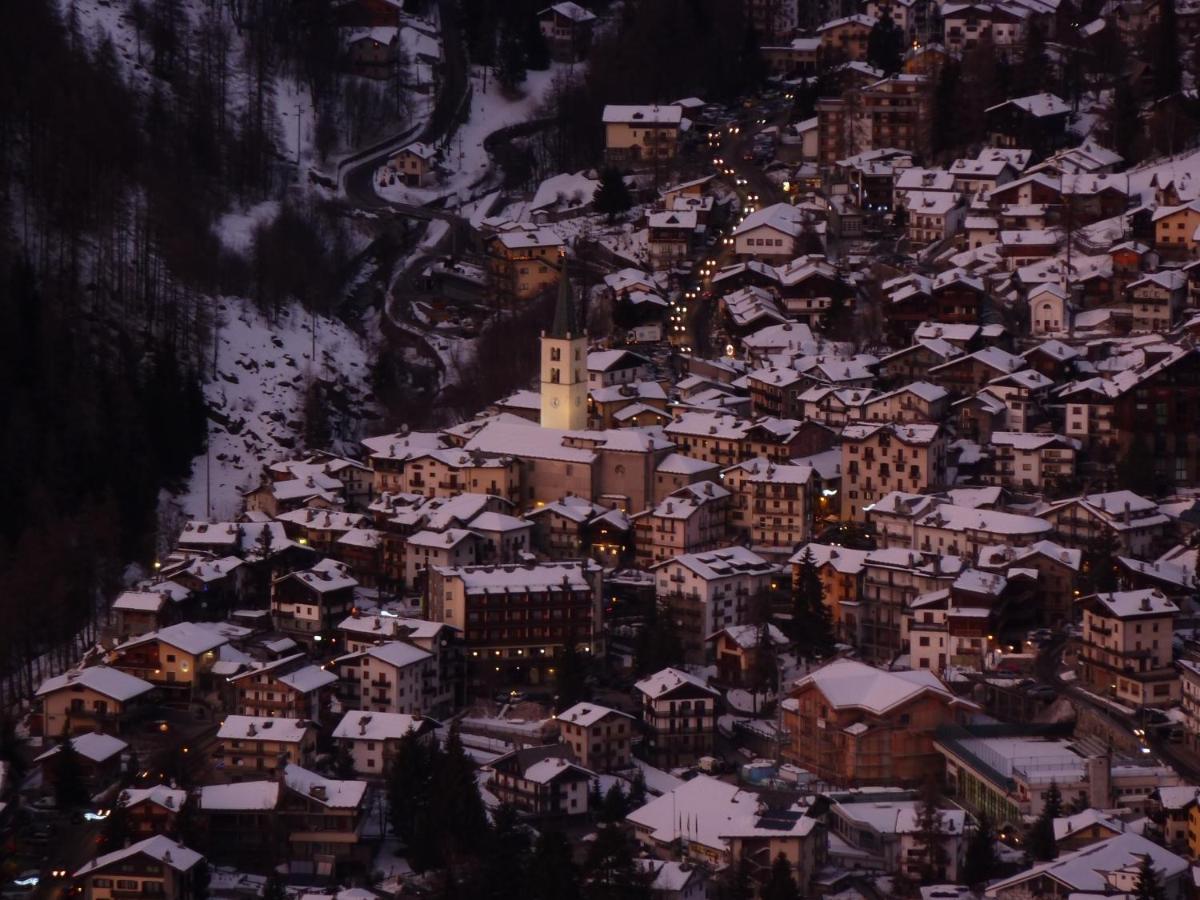Hotel Al Caminetto ヴァルトゥルナンシュ エクステリア 写真